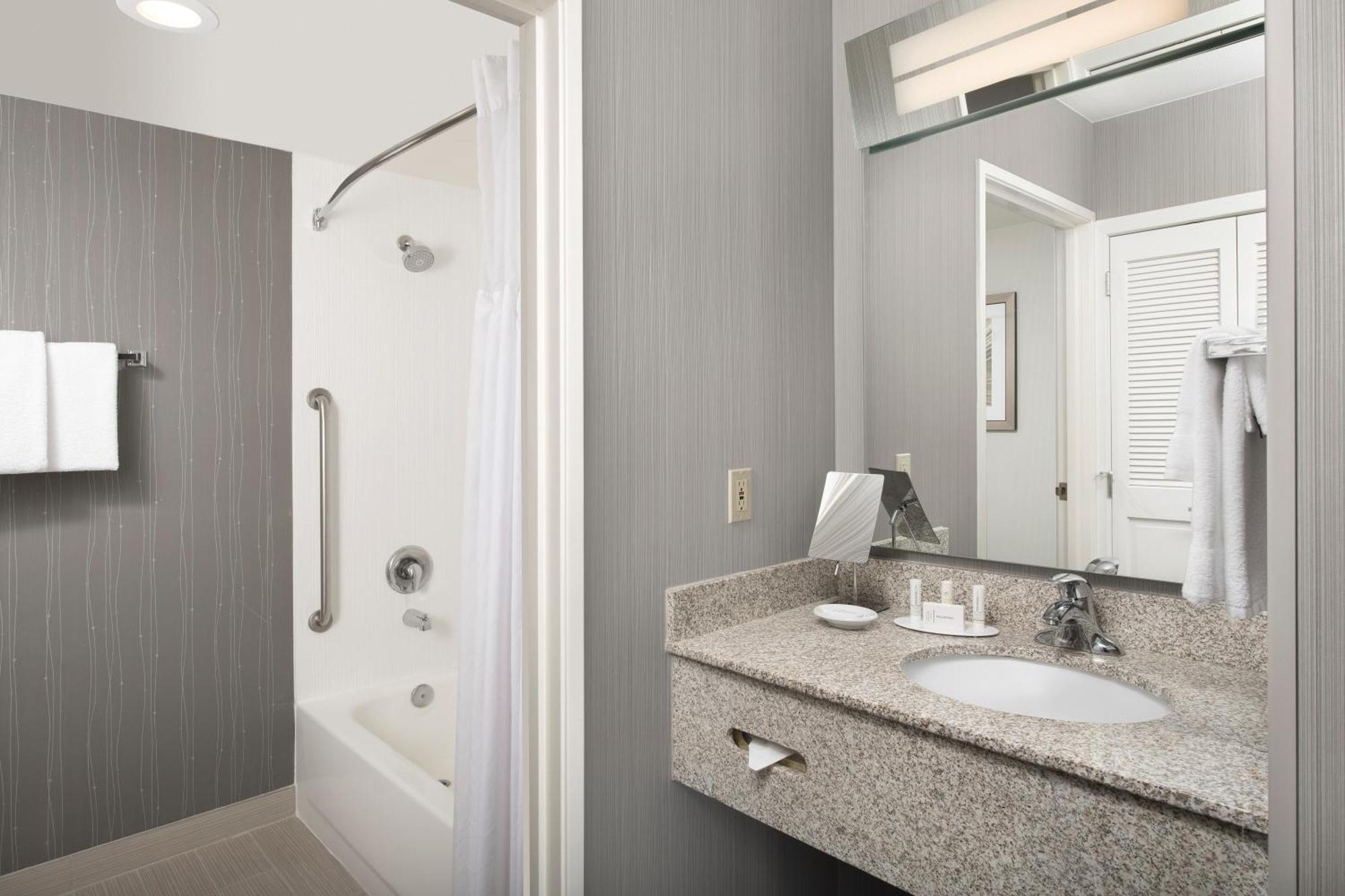 מלון Courtyard By Marriott Portland הילסבורו מראה חיצוני תמונה